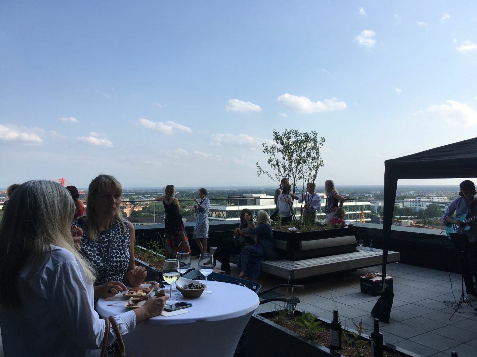 Einweihung der Dachterrasse.