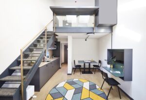 Modernes Interior im Maisonette-Stil